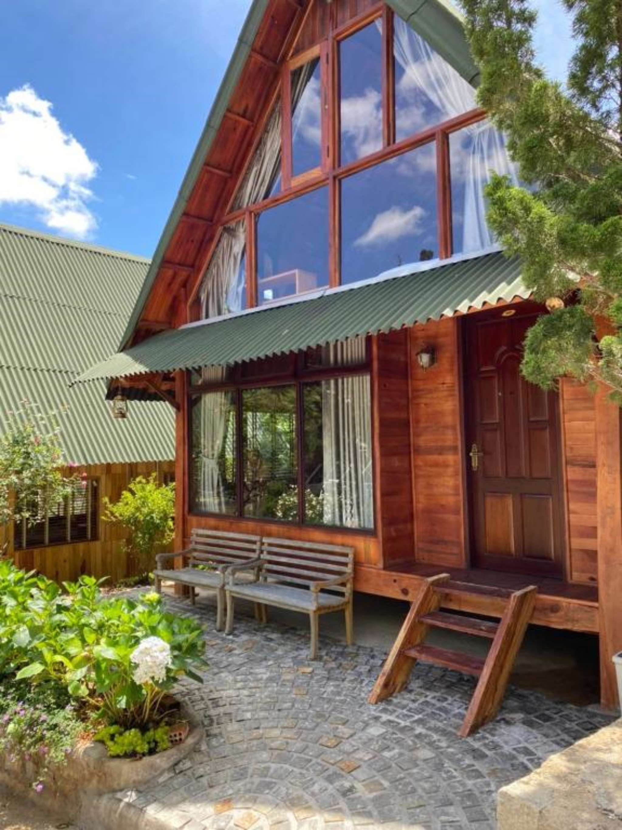 So s&aacute;nh Homestay với Bungalow berry valey